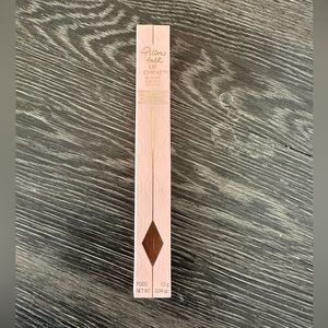 Charlotte Tilbury pillow talk lip cheat re-shape and re-size lip liner.